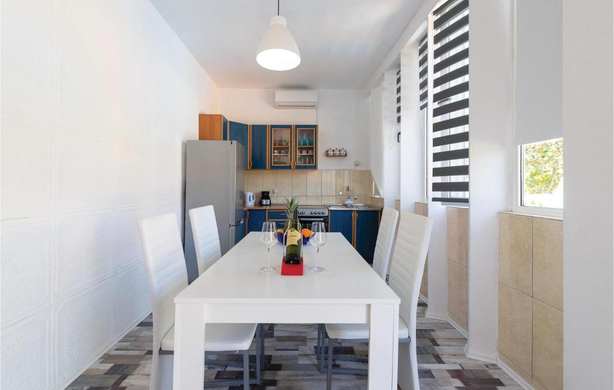 Appartement In W/ Outdoor Swimming Pool, Outdoor Swimming Pool&2 Bedrooms