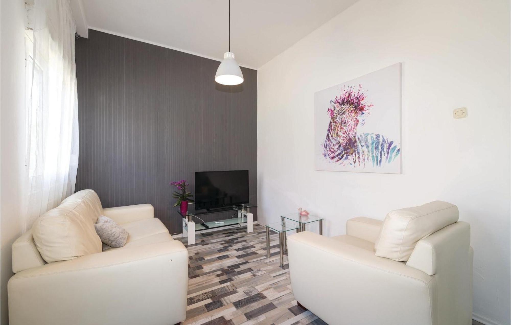 Appartement In W/ Outdoor Swimming Pool, Outdoor Swimming Pool&2 Bedrooms *
