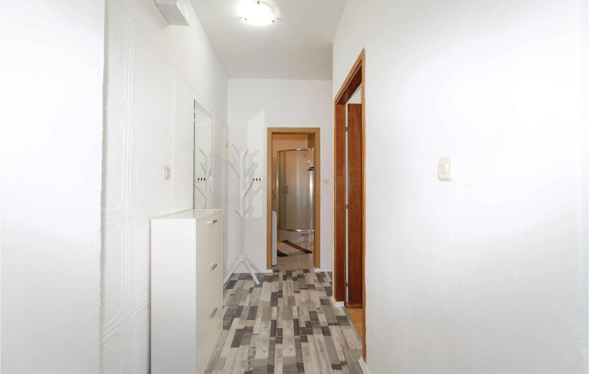 Lovely In With Kitchen Apartment *
